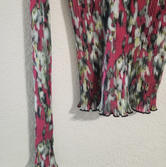 Boss Women’s NWOT Esami Pleated High Neck Stretchy Pink Floral L/s Top Sz Medium - Picture 3 of 6